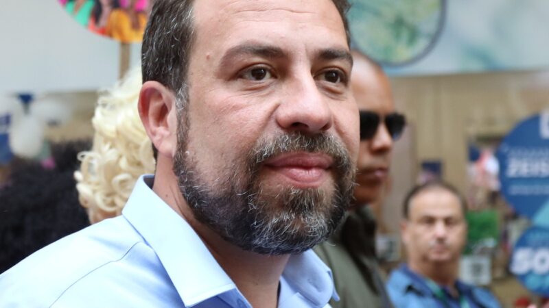 Eleições 2024: Guilherme Boulos participa da Sabatina do Ouvinte em São Paulo