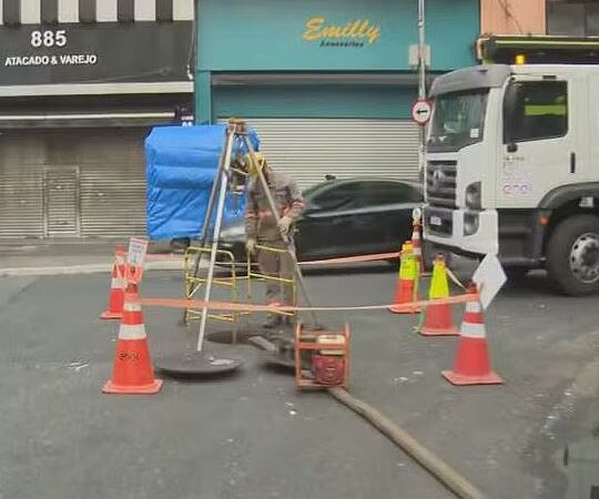 Comércios na 25 de março reabrem após apagão de segunda-feira (2)