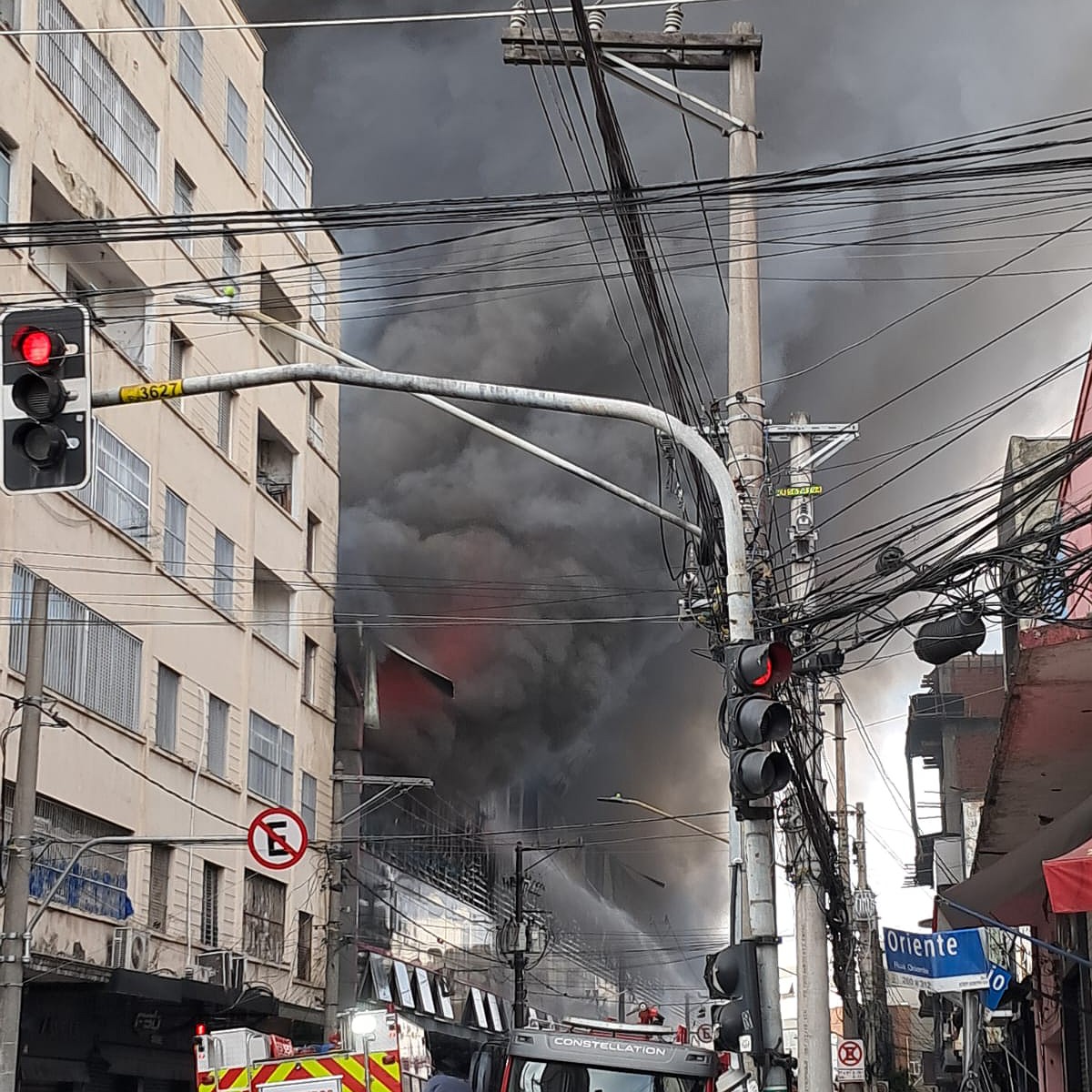 Uma semana após incêndio, shopping no Brás segue interditado e pode ser demolido