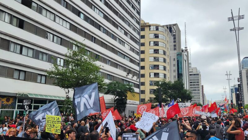 Manifestantes fazem ato na Avenida Paulista pelo fim da escala 6×1