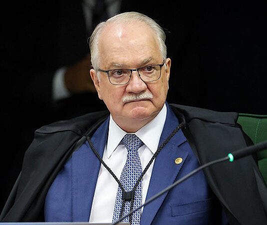 Vice-presidente do STF, Fachin diz que ‘uma onda de populismo autoritário está se espalhando pelo mundo’