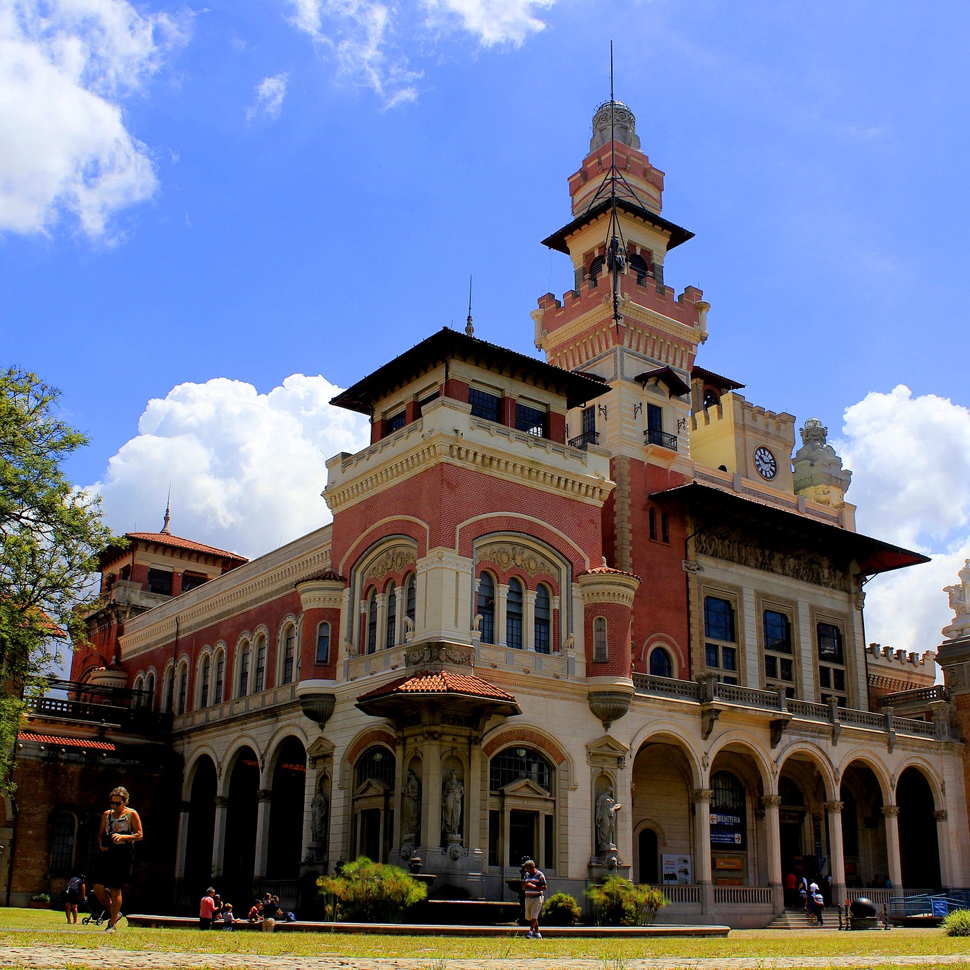 Museu Catavento comemora 100 anos do Palácio das Indústrias