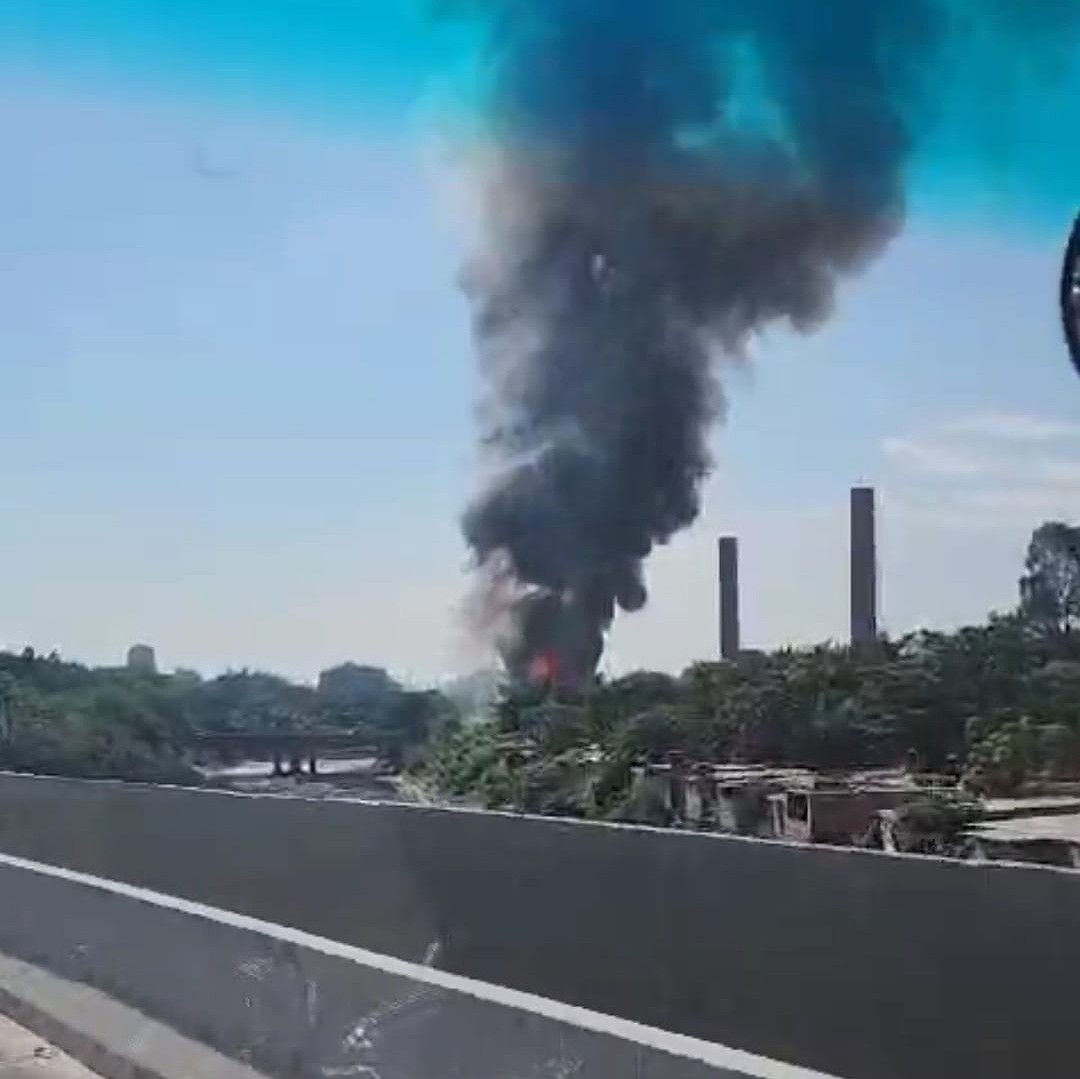 Incêndio na comunidade do Gato Preto, no bairro Bom Retiro (SP), é controlado