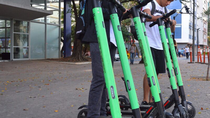 Serviço de patinete elétrico volta a ser oferecido em São Paulo; saiba mais