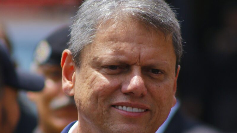 Após casos de violência policial, Tarcísio admite erros e promete ampliar uso de câmeras corporais