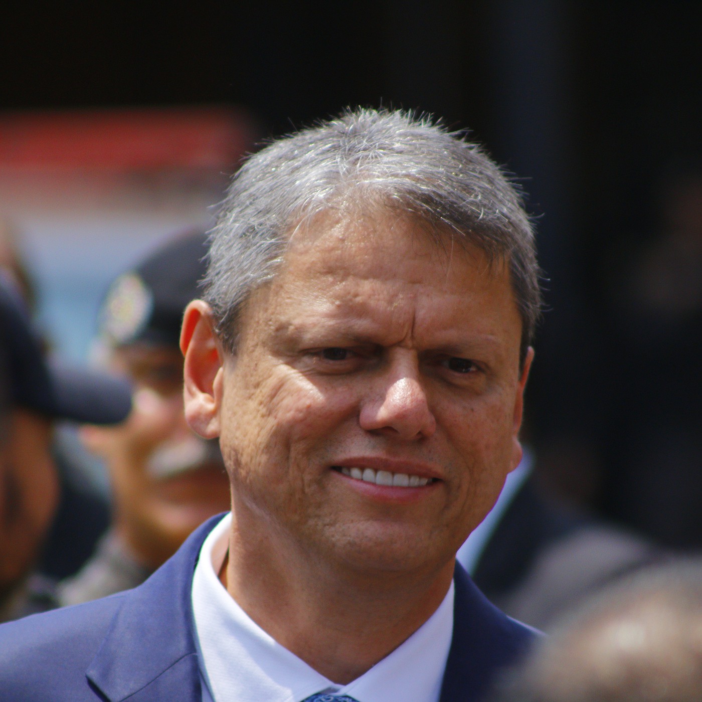 Após casos de violência policial, Tarcísio admite erros e promete ampliar uso de câmeras corporais