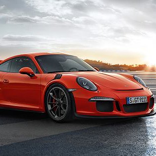 Carros Porsche que foram furtados de dentro de um estacionamento em São Paulo são localizados