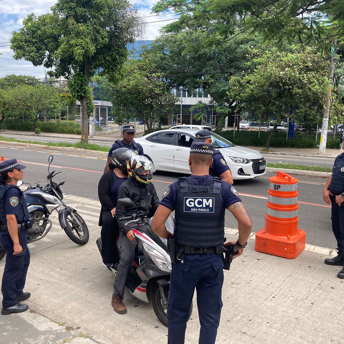 Prefeitura de São Paulo faz blitz contra serviço do 99 Moto
