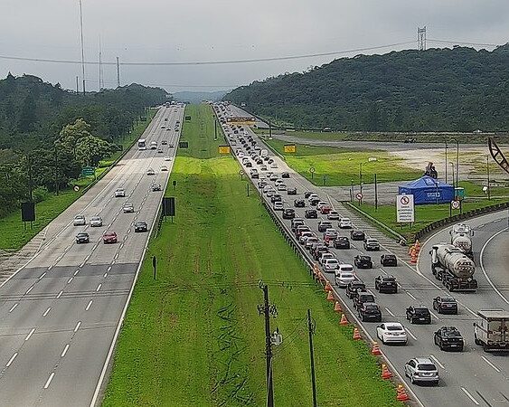 Terceira pista da imigrantes vai aumentar em quase 150% a capacidade de passagem de veículos comerciais