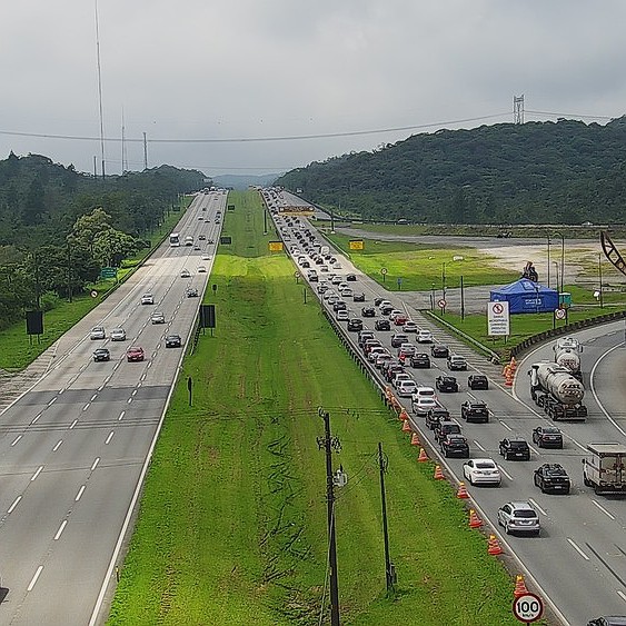 Terceira pista da imigrantes vai aumentar em quase 150% a capacidade de passagem de veículos comerciais