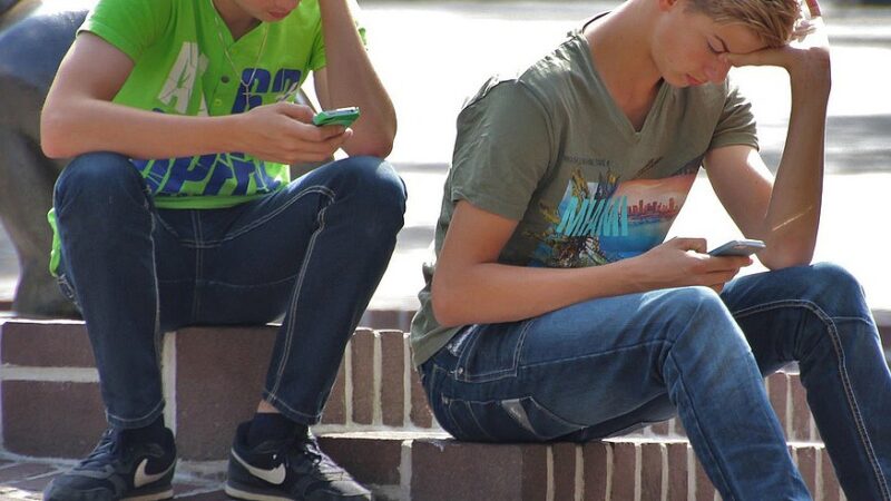 Especialista alerta sobre uso excessivo de celulares