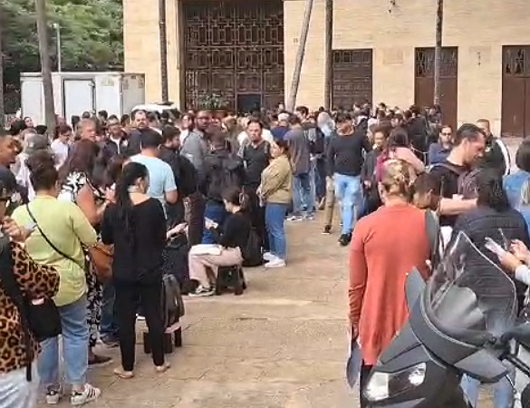 Trabalhadores enfrentam longas filas para entregar carta de oposição a pagamento de contribuição sindical