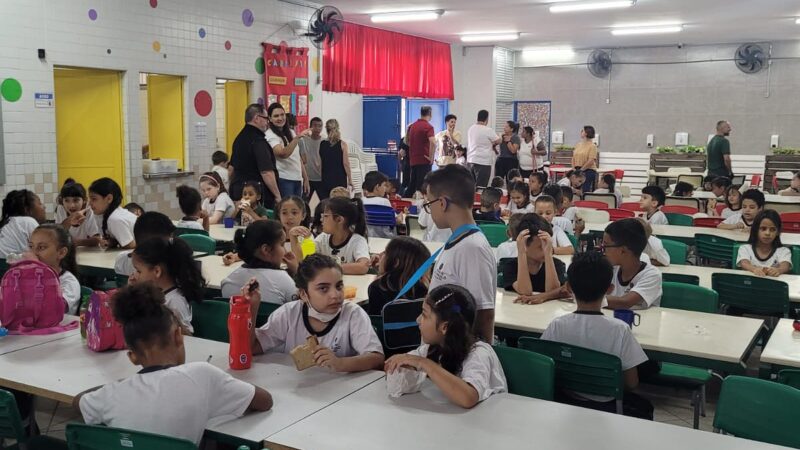 Paralisação de professores e outros profissionais suspende aulas em escolas municipais nesta terça-feira (18)