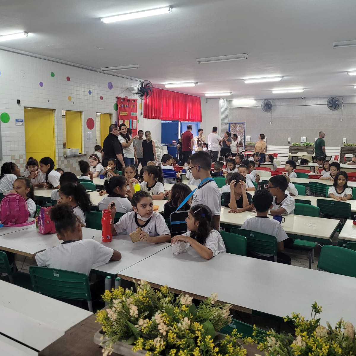 Paralisação de professores e outros profissionais suspende aulas em escolas municipais nesta terça-feira (18)