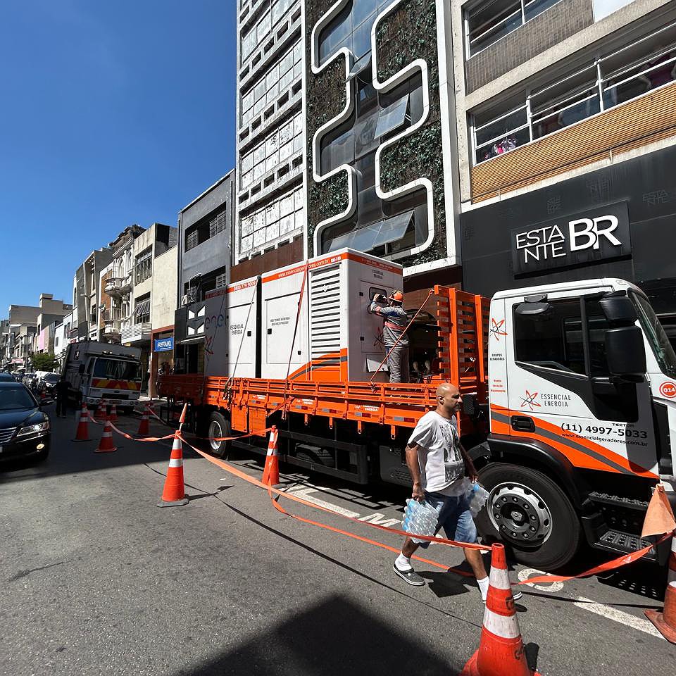 Região da 25 de março convive com quedas de energia há quase uma semana