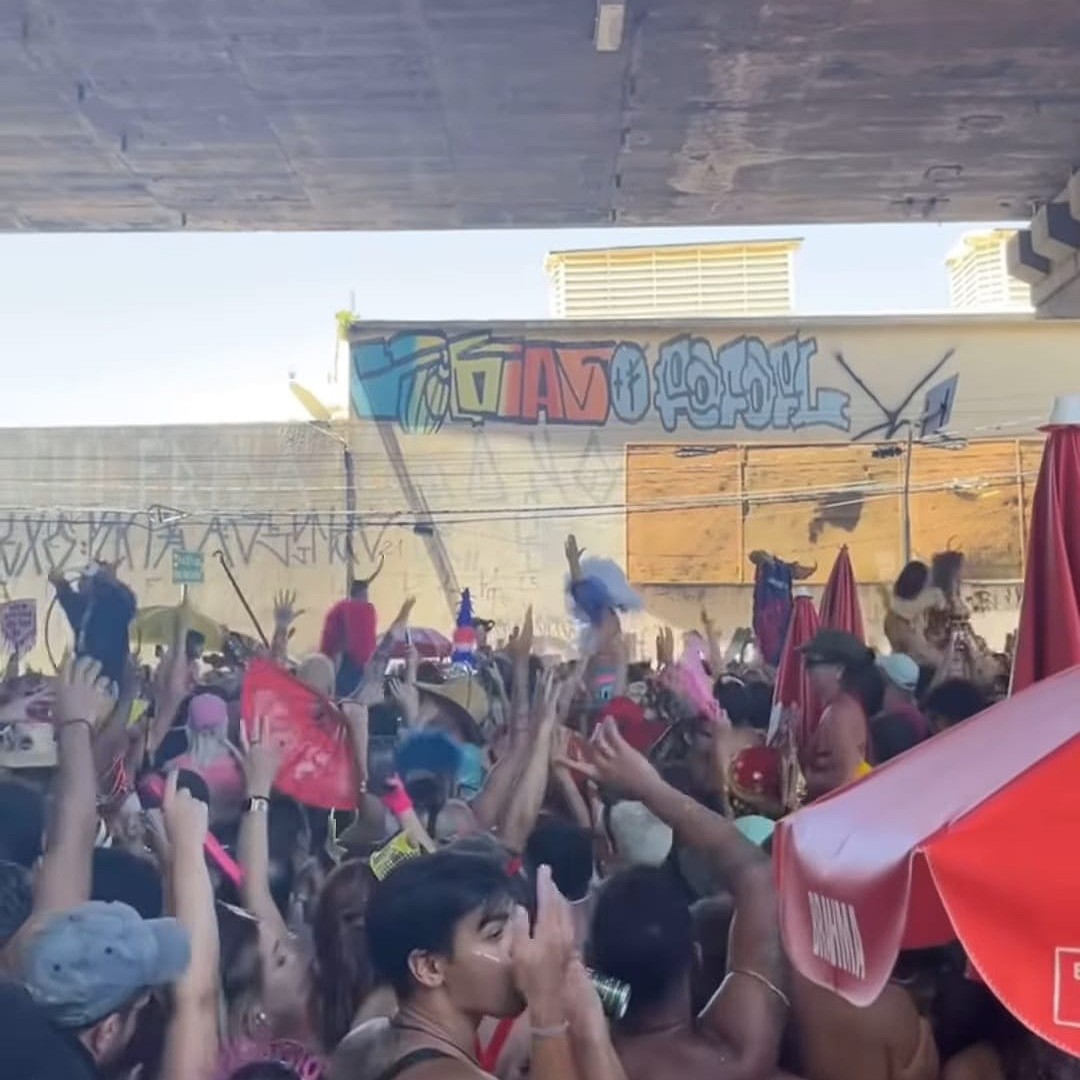 Abordagem de GCM’s e fiscais da Prefeitura termina em confusão durante bloco na Barra Funda (SP)
