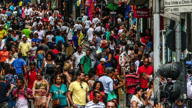 Rua 25 de março comemora 160 anos registrando queda no fluxo de clientes