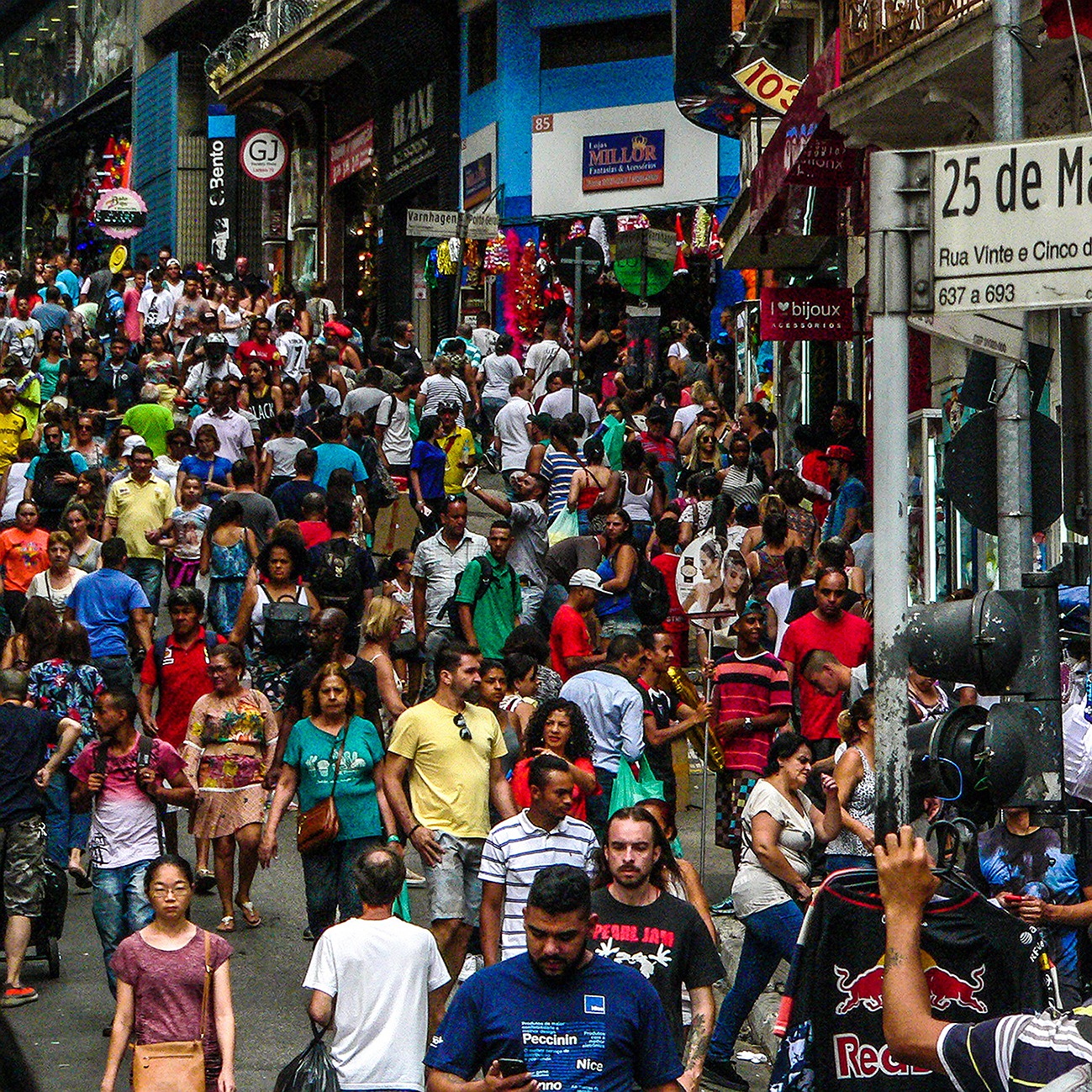 Rua 25 de março comemora 160 anos registrando queda no fluxo de clientes