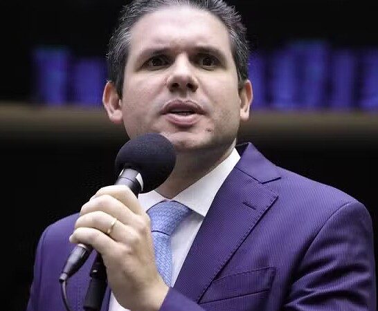 Hugo Motta defende Haddad e diz que ministro precisa de mais apoio no governo