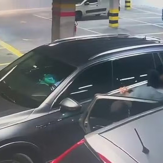Mulher é sequestrada em estacionamento de petshop
