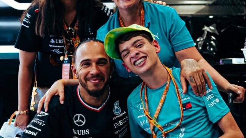 Cadu Campos e Lewis Hamilton: o reencontro que emocionou o GP de São Paulo 2025